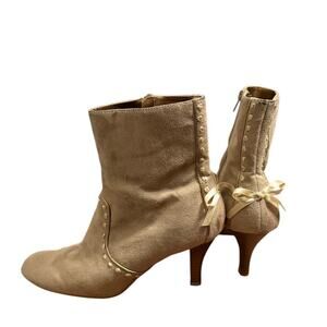 Notations Coquette Cottage Tan Faux Suede Bow Heel Boots Size 9.5